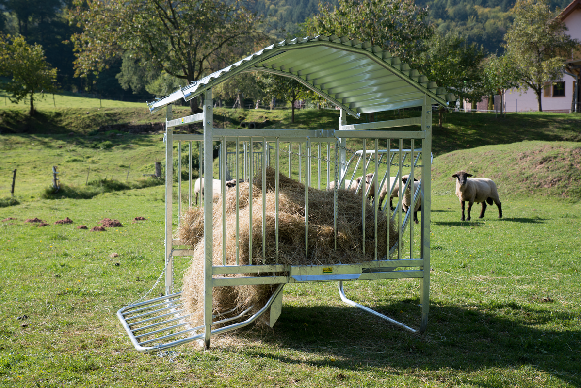 Viereckraufe für Schafe mit Dach, verzinkt